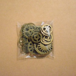 Lot de Rouages Bronze Pendentifs Charms et Breloques Scrap'n'Design 4,60 €