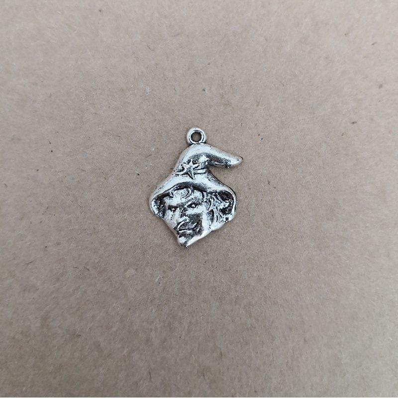 Breloque tête de sorcière Pendentifs Charms et Breloques 1,10 €